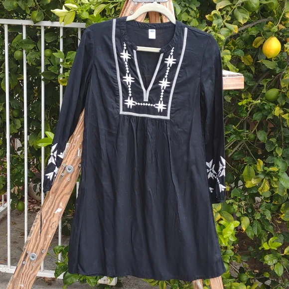 old navy black embroidered dress Old Navy Embroidery Black Dress Size Small